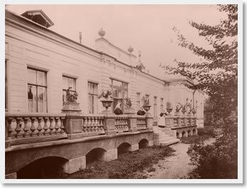 Западный фасад здания